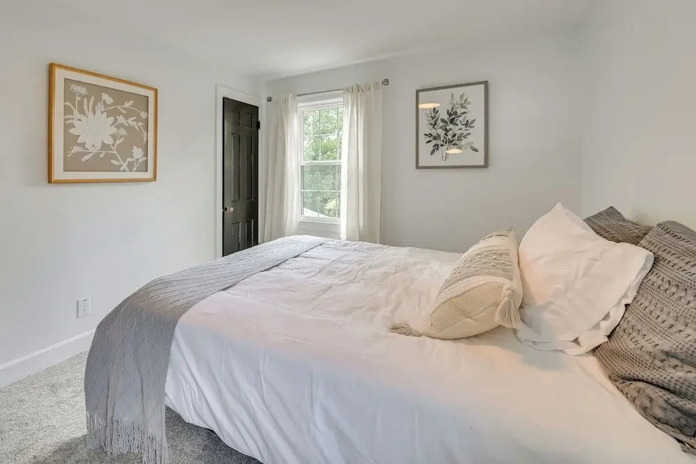 3 Mi to Dtwn: Updated Home w/ Hot Tub in Lexington