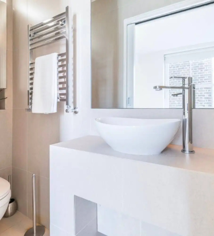 Striking 2 Bed With Roof Terrace, a short walk from Oxford Street.