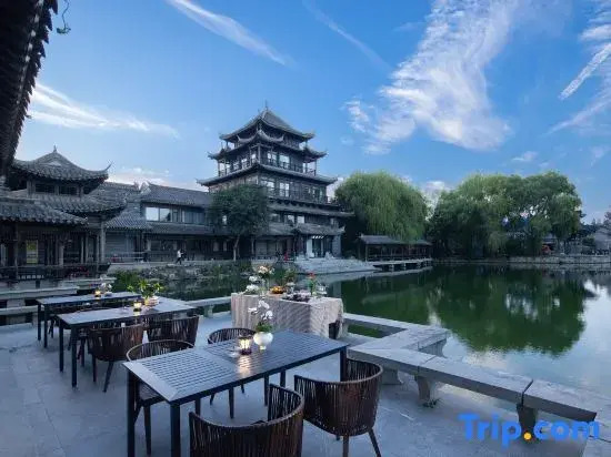 Swan Lake hotel (Taierzhuang Ancient City Scenic Area Branch)