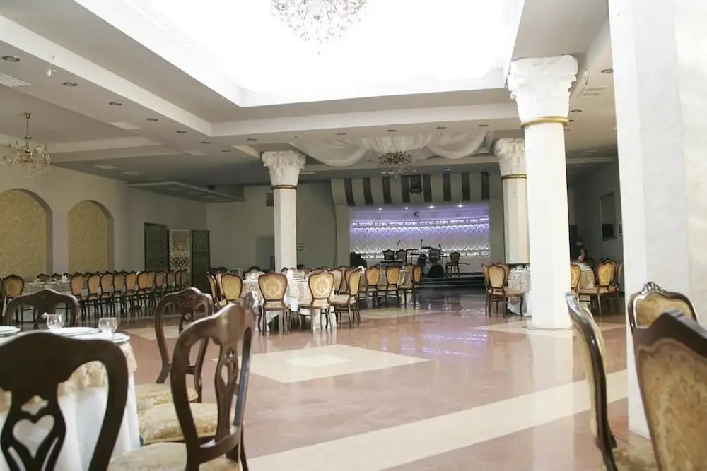 Отель Eleon
