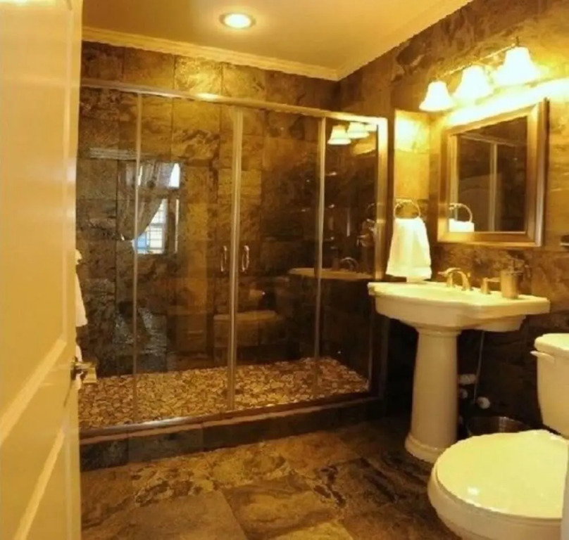 Hamilton House Inn