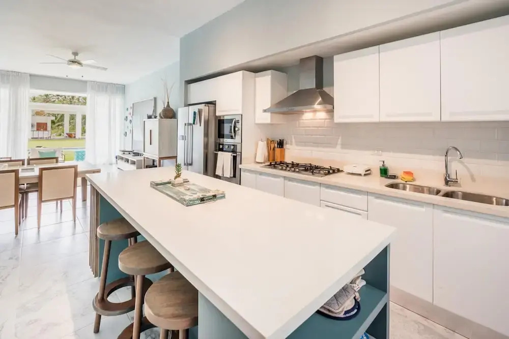 Two-bedroom apt With Pool View bbq in Lake View