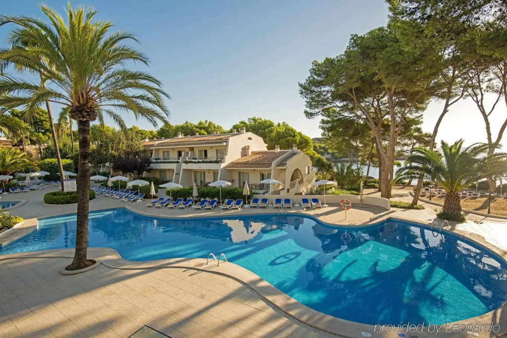 Отель Iberostar Waves Pinos Park