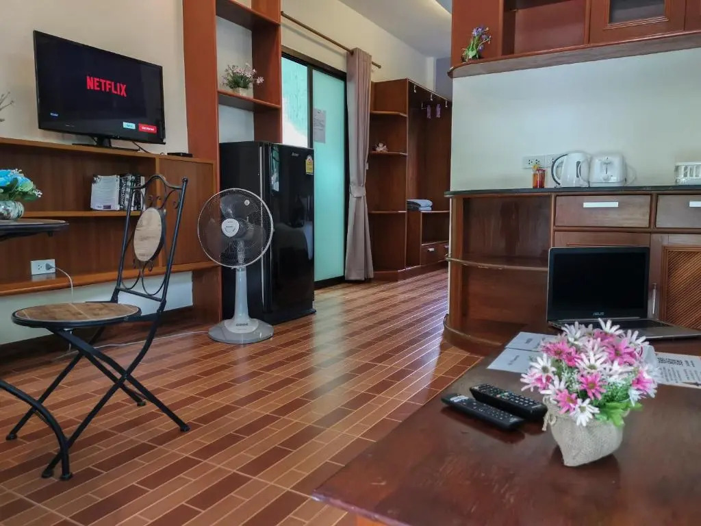 Harmony Naturist Resort Rawai Phuket 18yr minimum age only nudist nake d FKK