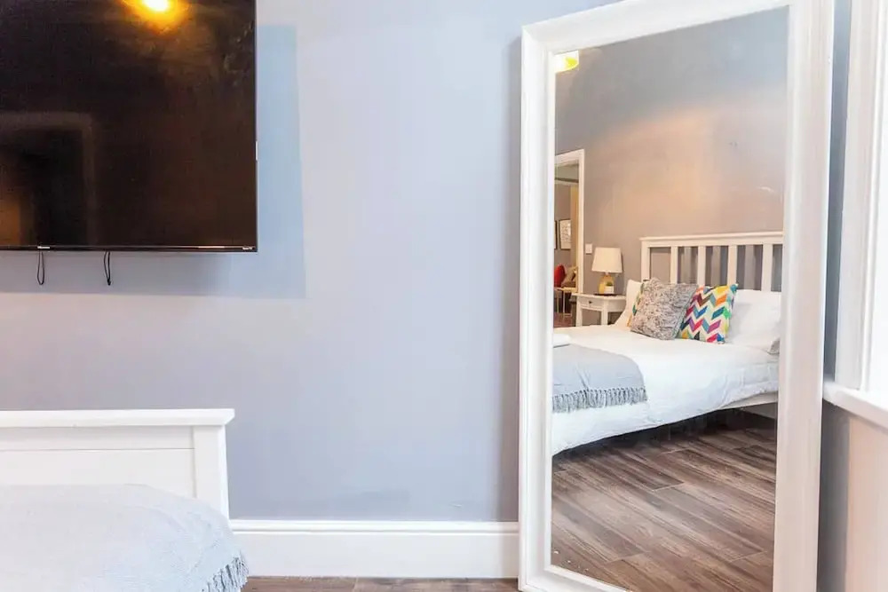 Spacious 2BR -liverpool Central - Walk to Royal Dock, Nightlife & Train Station