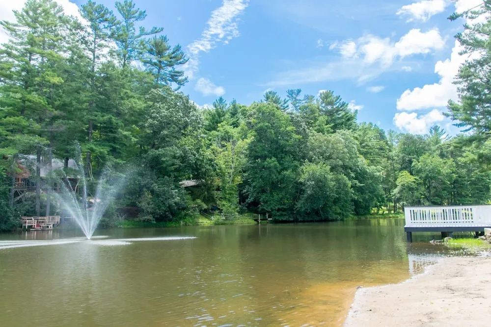 Lakeview 1BR Condo w Deck Walk to Village