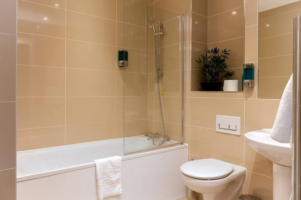 Skyvillion - Tower Point Enfield 1bed W Balcony