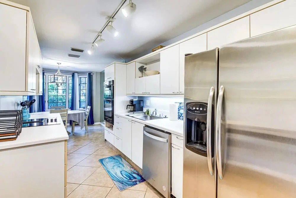 Steps to Ocean, Pool Access! Daytona Beach Gem