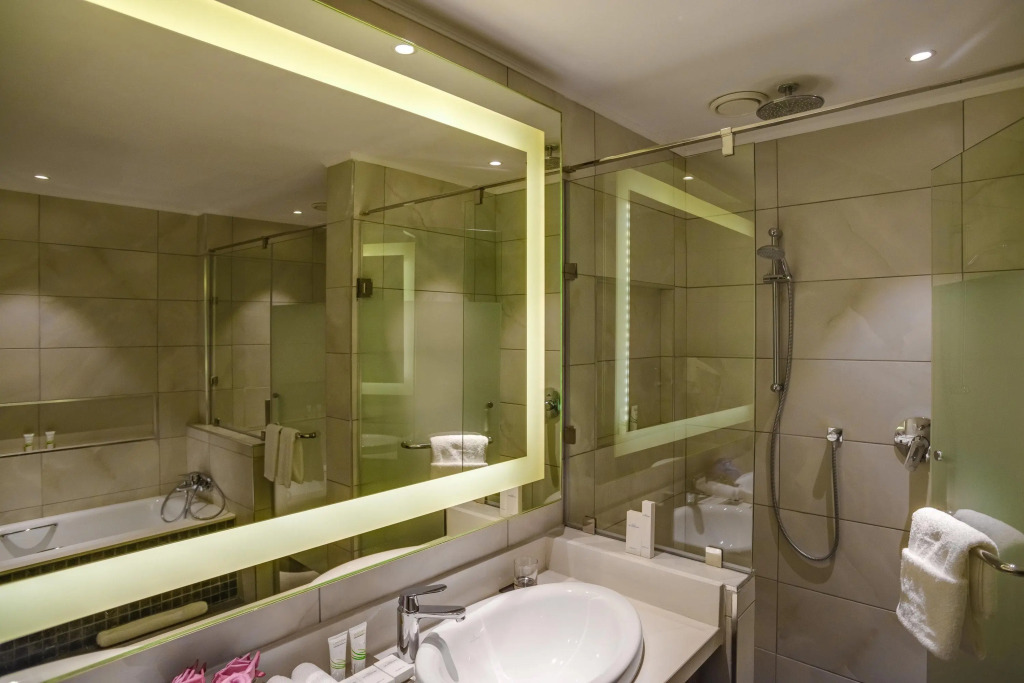 Crowne Plaza Nairobi Airport by IHG