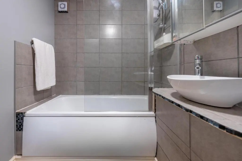 Lovegrove Contractor Stay with Free WI-FI in Slough