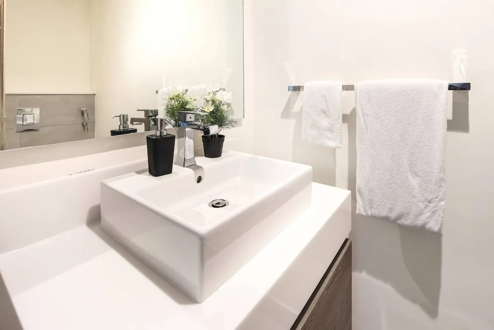 Superior + Luxurious 3BR - Sleeping 8! New!