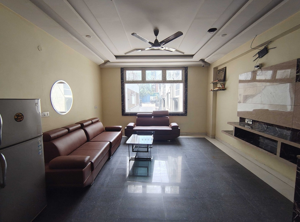 Townhouse Cineplanet Kompally