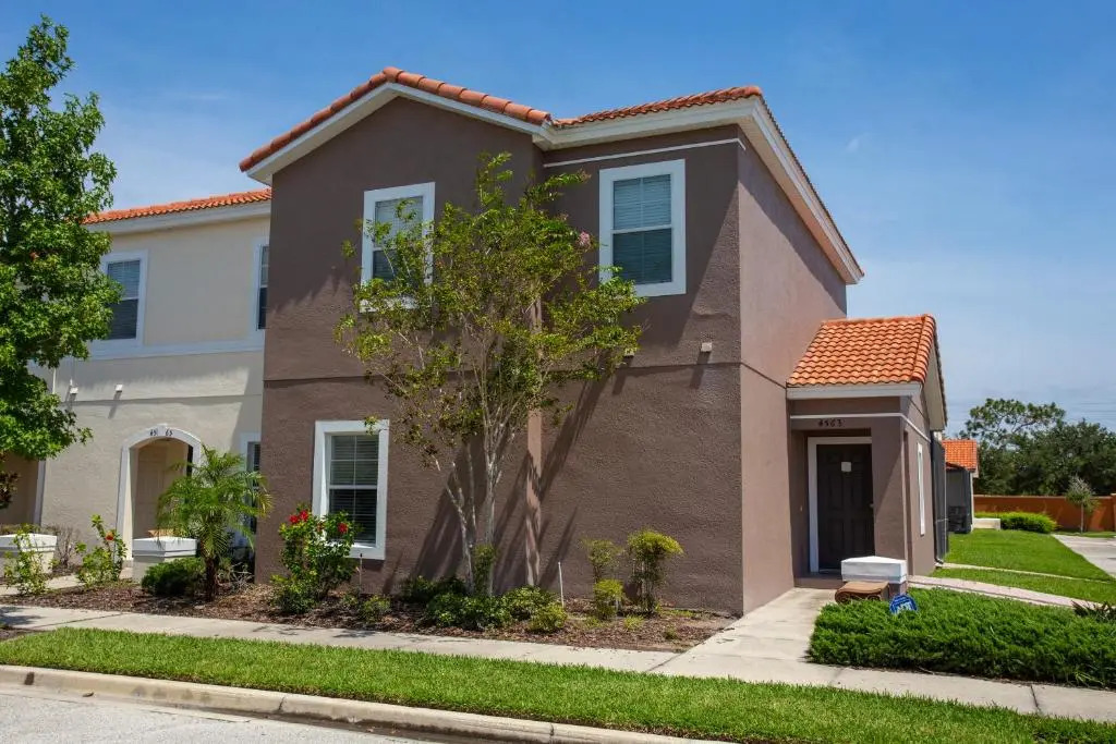 Four Bedrooms Townhouse 4563