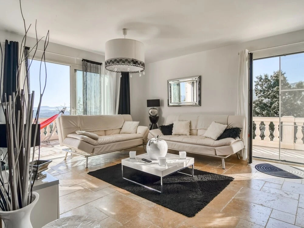 Plush Villa in Le Cannet-des-maures With Private Pool