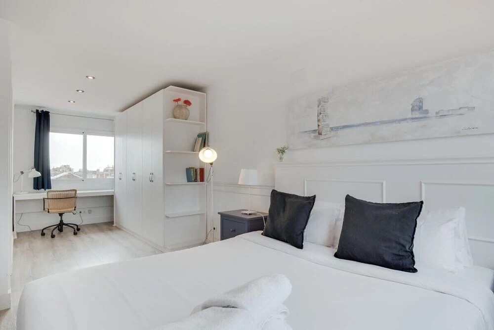 Lovely 1-bed Penthouse in Lesseps