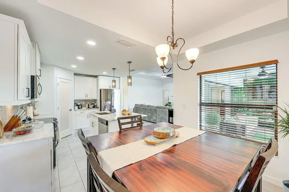 Poolside Oasis & Outdoor Kitchen: Cape Coral Home