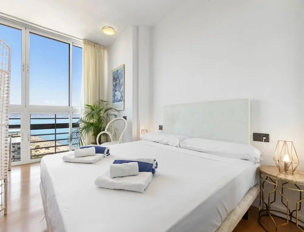 Coastal Stay in Torre de la Roca
