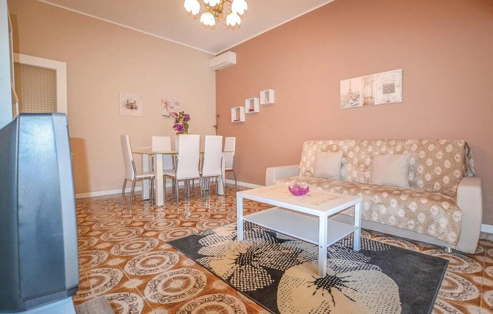 Amazing Home in Giarre With Wifi and 3 Bedrooms