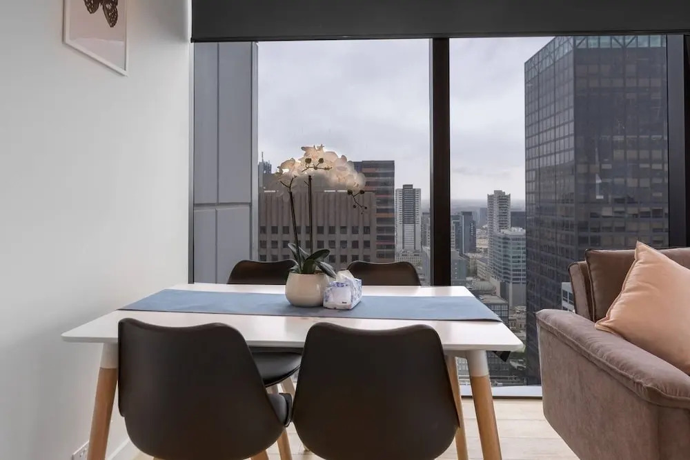 Luxury 2bed2bath apt in the Heart of Mel@collins