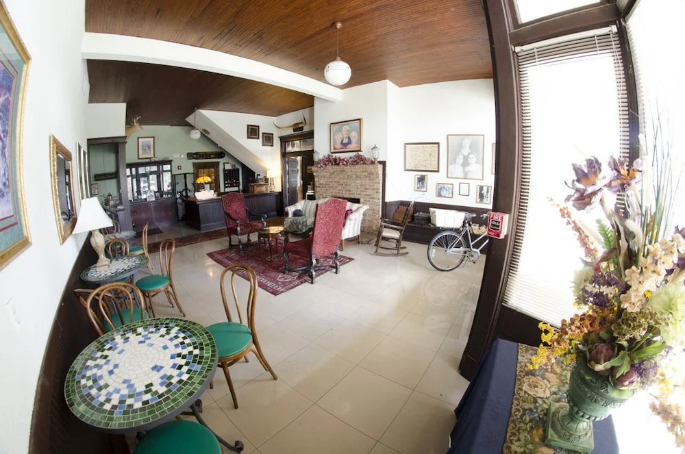 Riverview Hotel