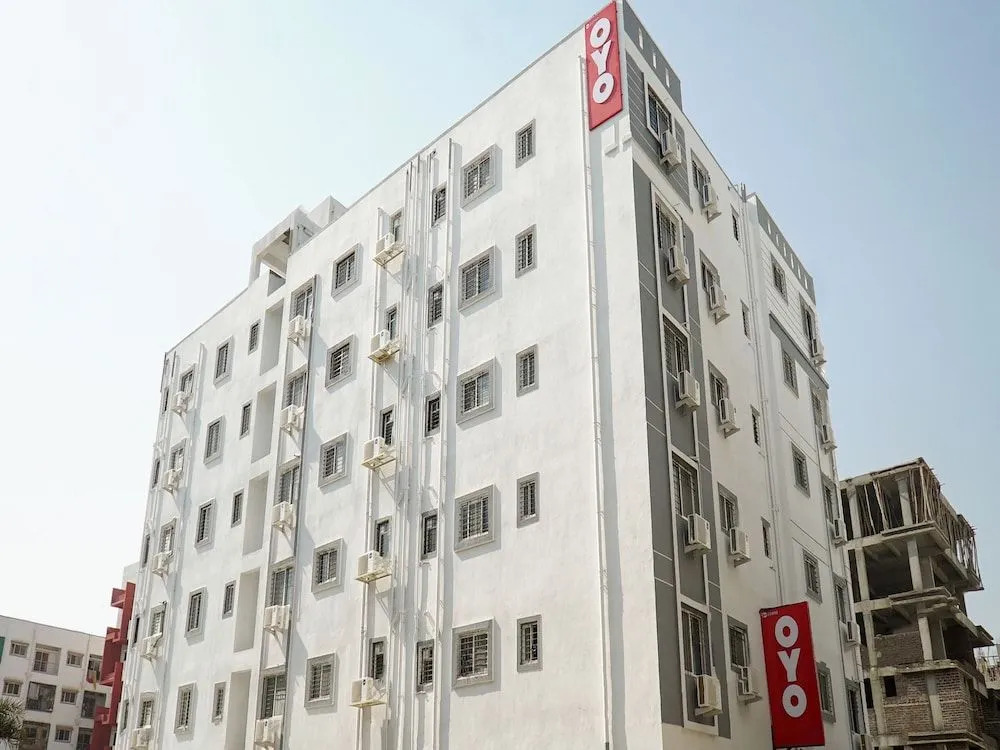 OYO Flagship 23990 Manjari
