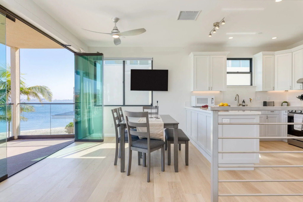 Catamaran by Avantstay 50ft to Beach + Views