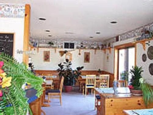 Arrowhead Inn by Baamans