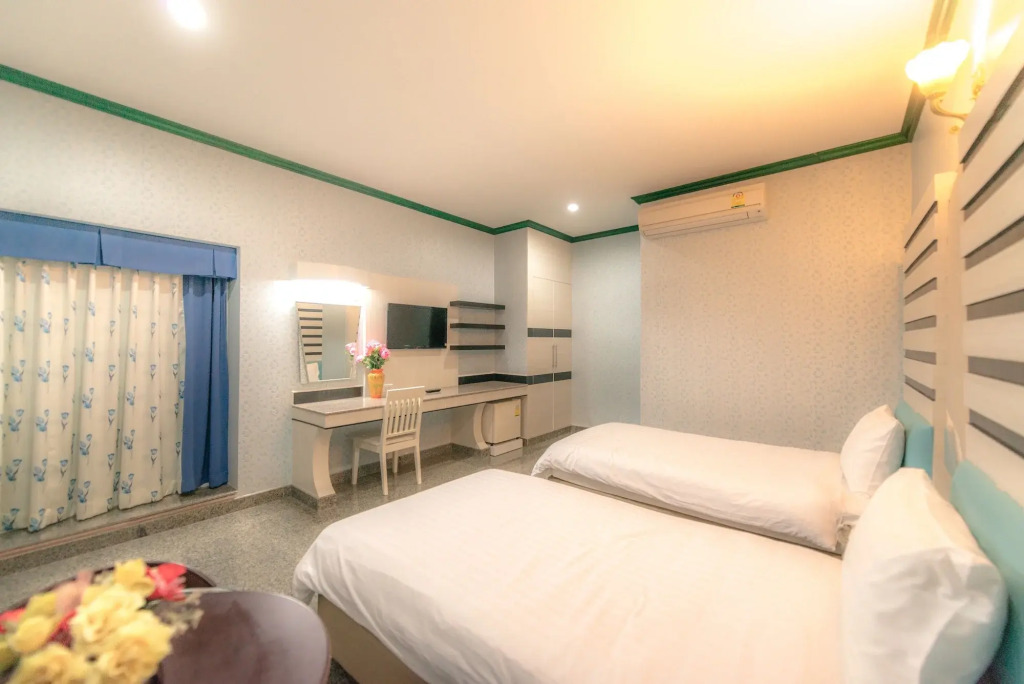 Martina Hotel Surin