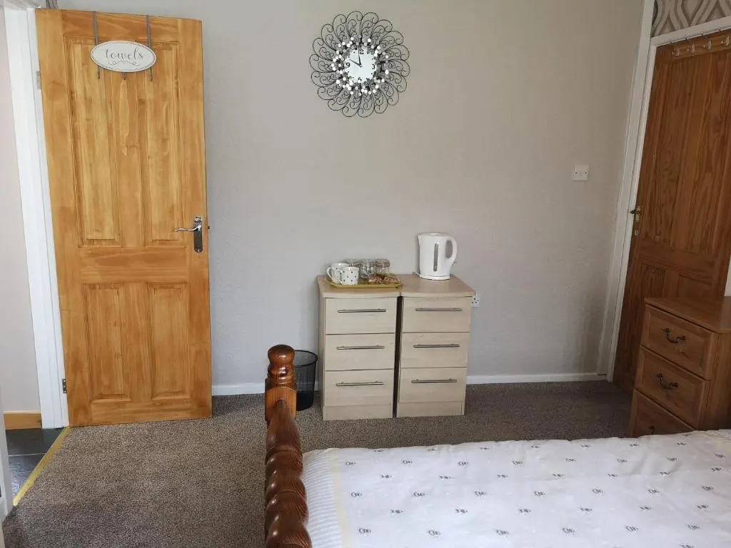 En-suite Bedroom in a quiet bungalow