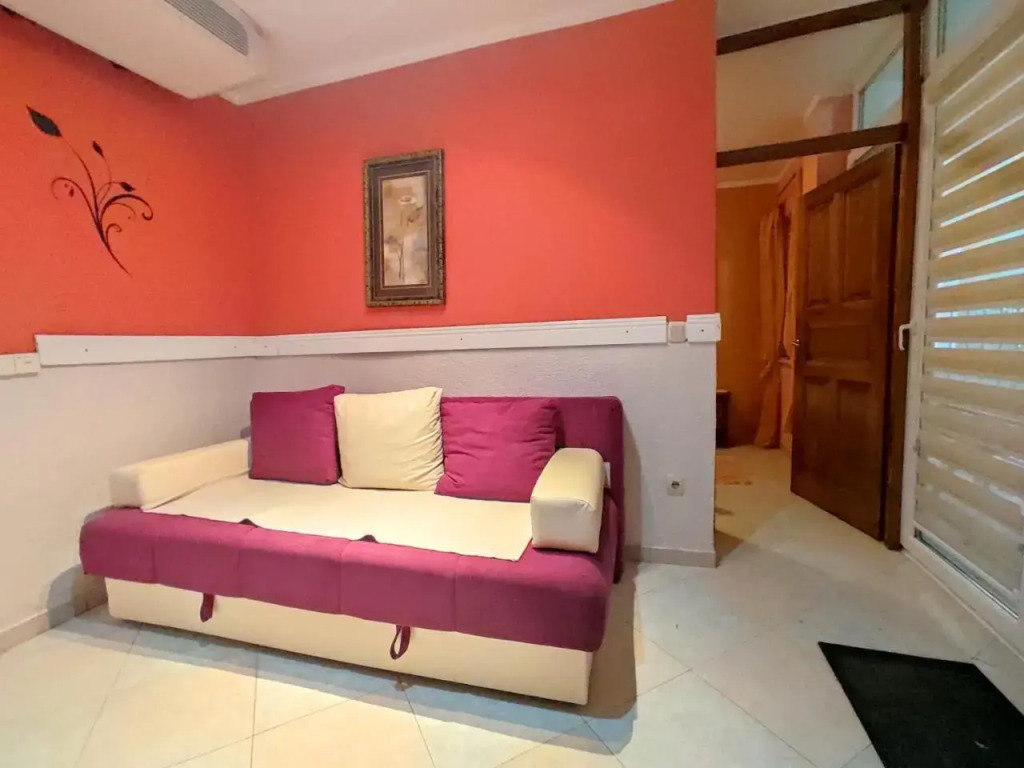 Villa Aleksandra - T