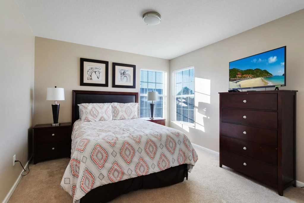 Spectacular 5BR House - South Facing Pool & Spa, Four Corners