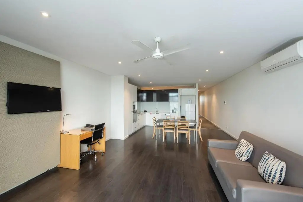 Mawson Lakes Hotel