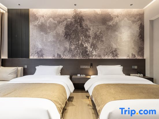Mangshi Manxi Yuezhi Hotel （Mangshi Airport Fortune Center Store）