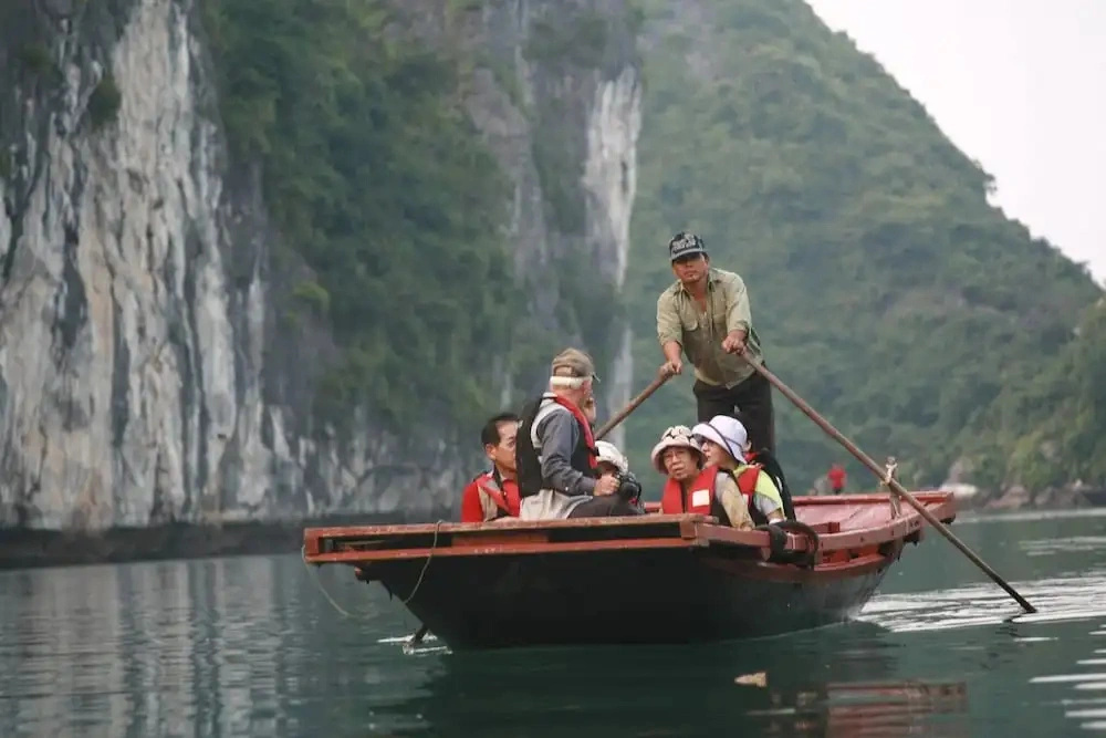 Halong Bay Cruise For Backpackers