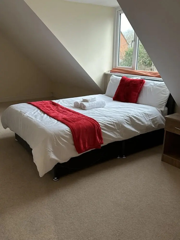 Captivating 5-bed House in Milton Keynes