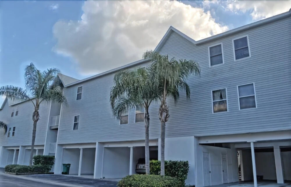 Sandy Pointe 210