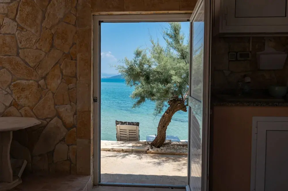 Beachfront villa Mihovil w. beach access