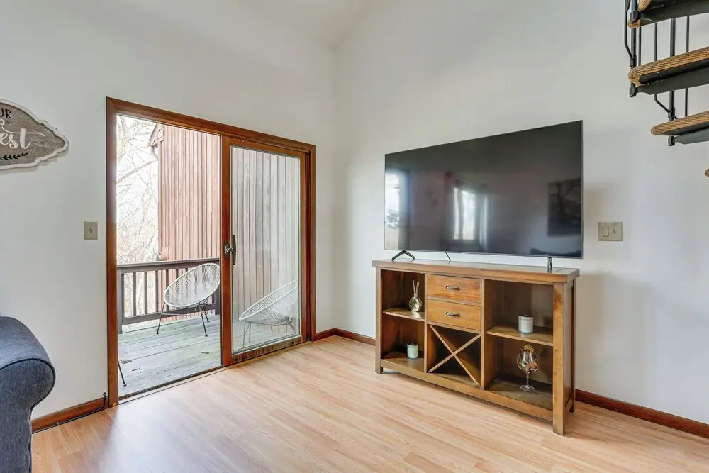 Vernon Township Condo w/ Balcony Near Ski Lifts!