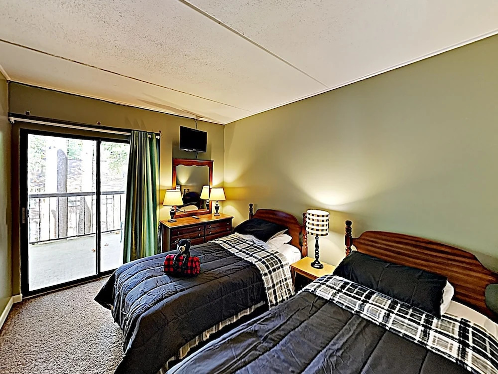 New Listing! Mountain Marvel W/ Fireplace 3 Bedroom Condo