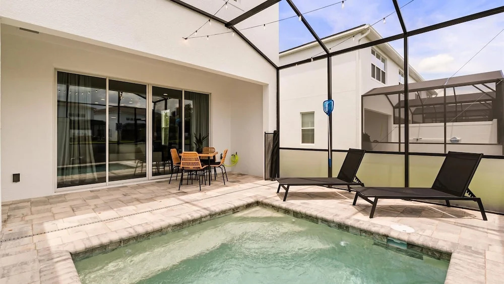 Contemporary 4BR Townhome With Pool & Themed Rooms