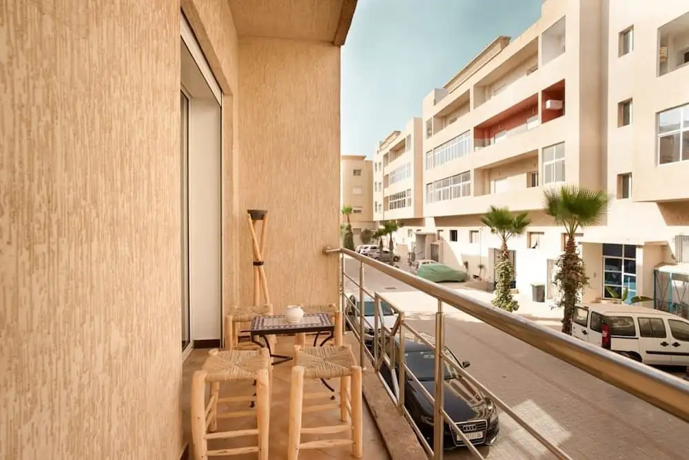 FRESH DESIGNED next to THE SEA -nice area - wifi