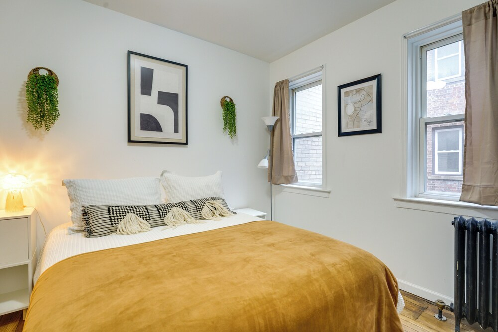 1 Mi to Comerica Park: Convenient Couple's Retreat