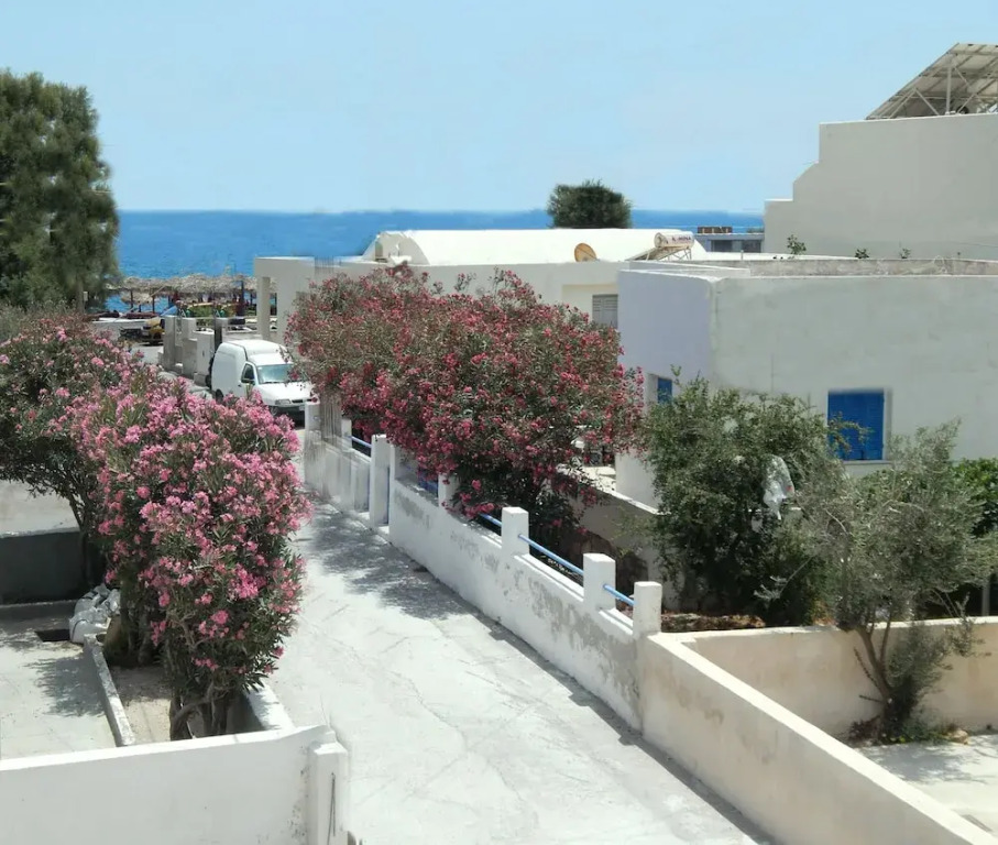 Captain Lazaros Detached Beach Villa and Suites