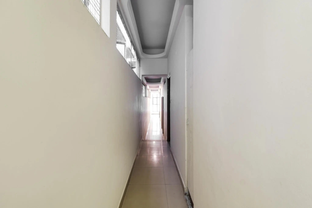 SPOT ON 73685 Hotel Sri Hari