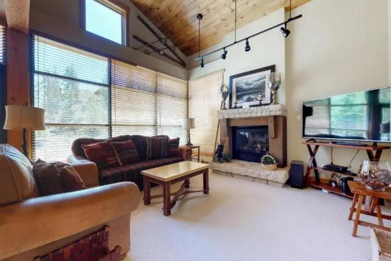 Keystone Ski Tip Town Homes 3 Bedroom Town House, Private Garage on Shuttle Route