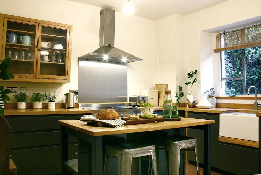 Beautiful 6-Bed - Sleeps 12 - Stunning Views
