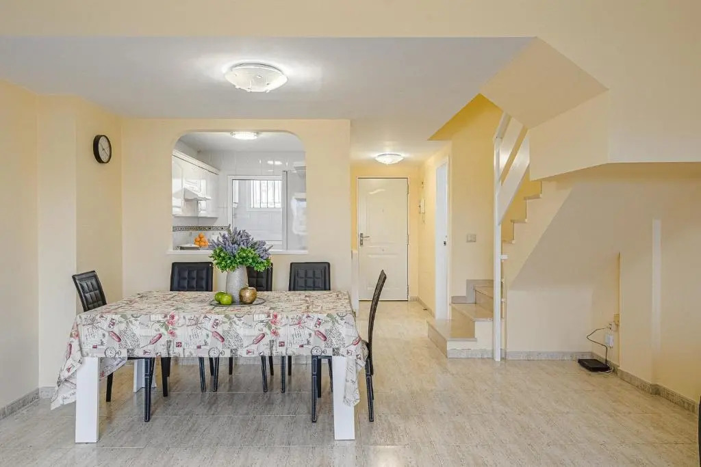 RED Large family apartment, three floors, 10 guests