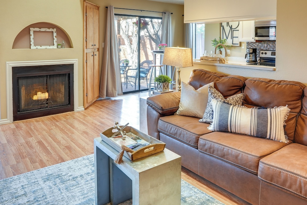 1 Mi to Unm: Convenient Albuquerque Townhome!