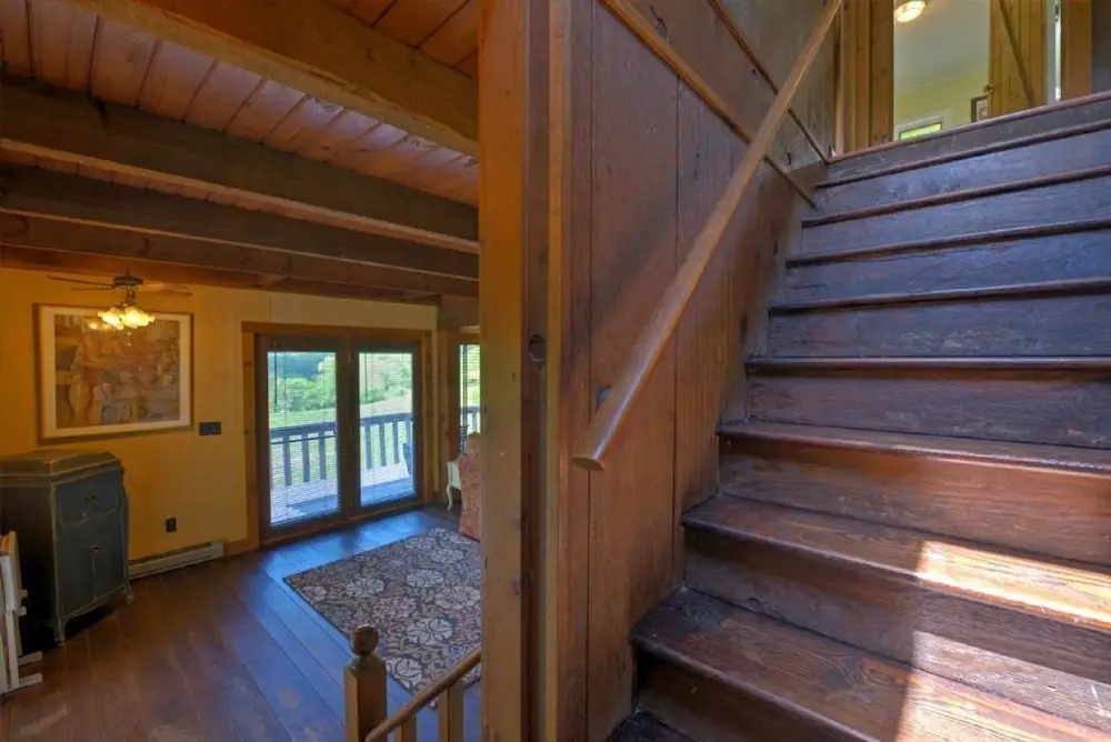 Red Nova - 3 Br Home