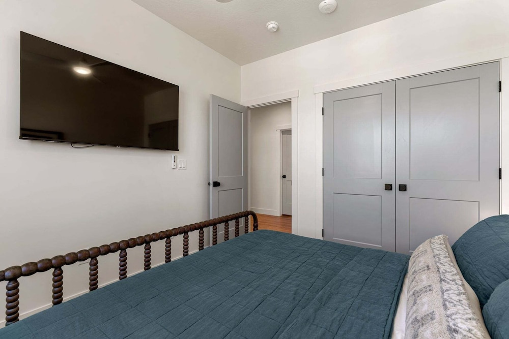 Into The Canyon 3 Bedroom Condo